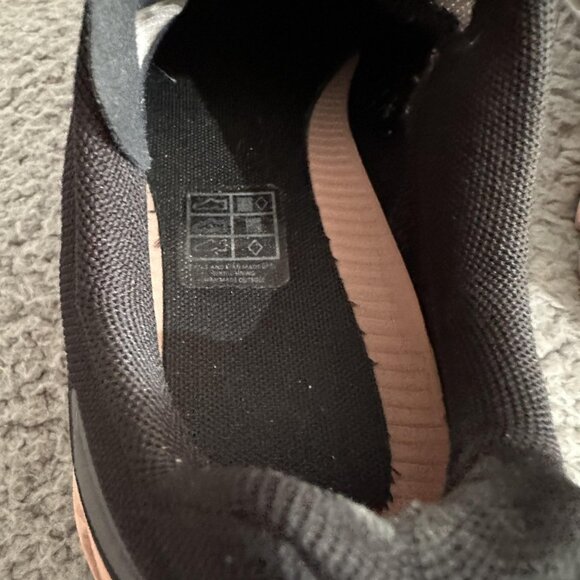 On Running Cloud Shoes Womens Size 8 Black Gray Peach Swiss Engineering Athletic - Picture 9 of 10